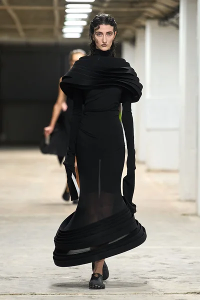Look 18